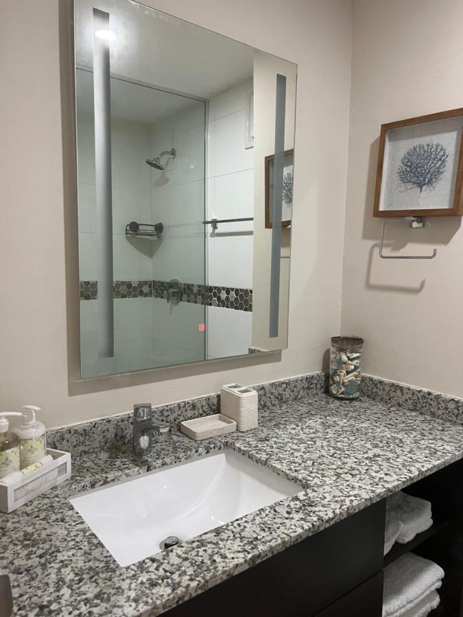 Bayfront Villa & Apartment Portmore Bagian luar foto
