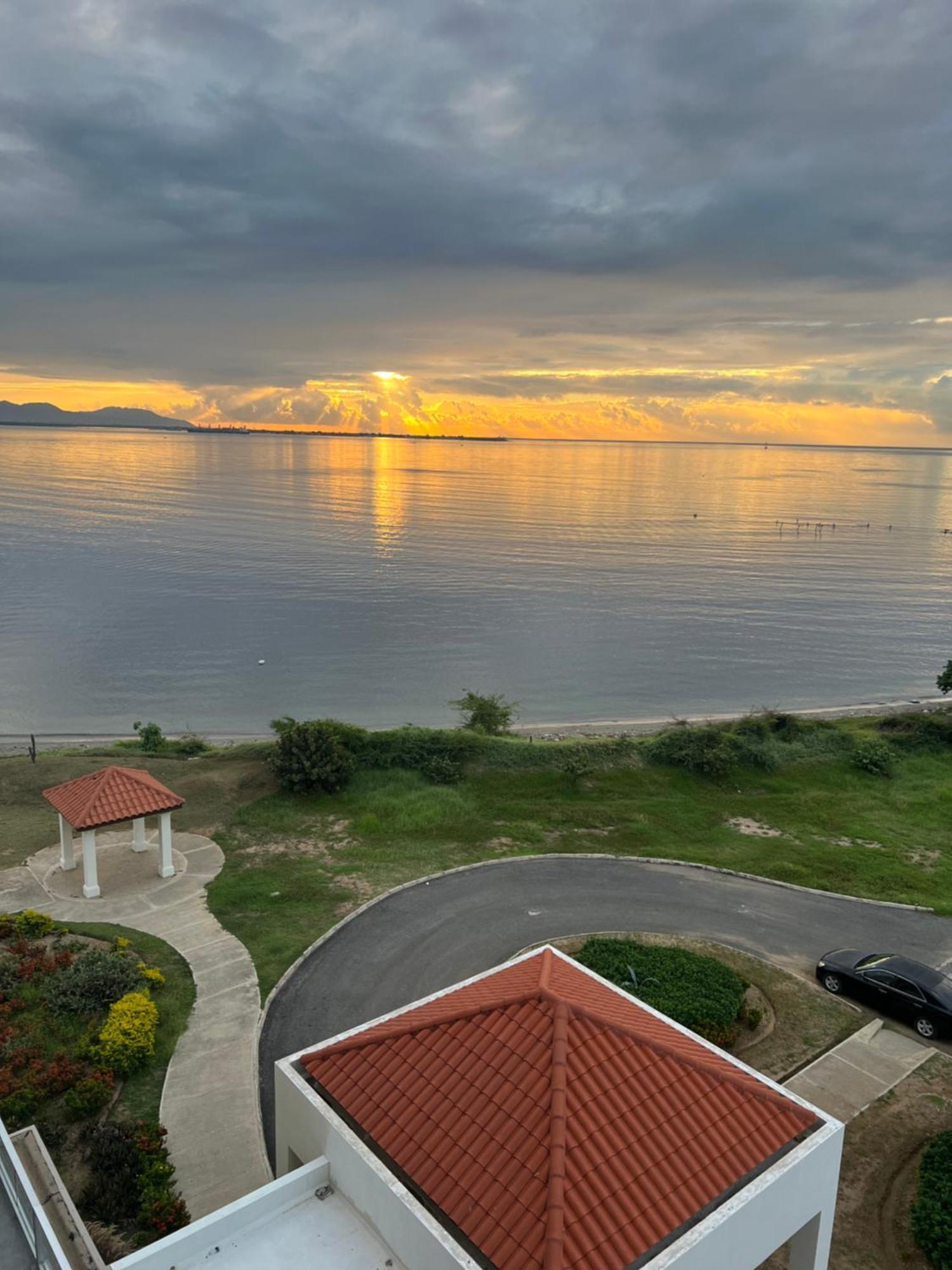 Bayfront Villa & Apartment Portmore Bagian luar foto