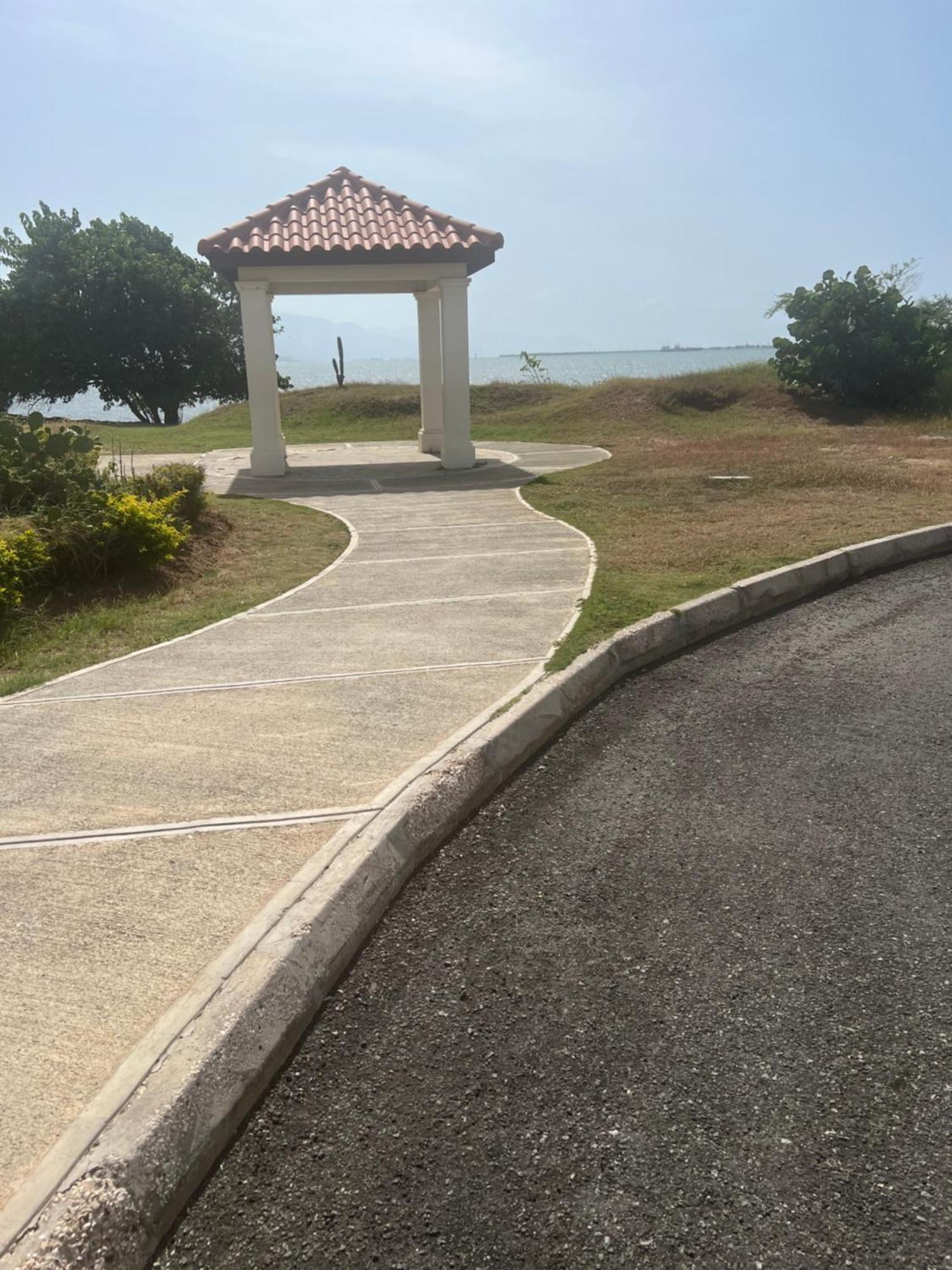 Bayfront Villa & Apartment Portmore Bagian luar foto